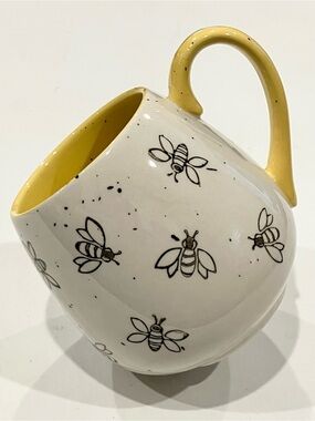Meritage | Fall Speckled Bee Stoneware Mug